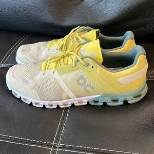 Slightly worn men’s on cloud size 13